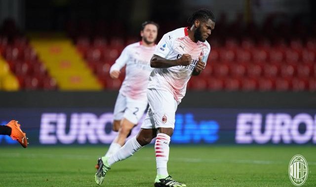 Kaiyun Sports-开云体育-米兰命硬！红牌点球被围殴无所谓，榜首体验卡收回！