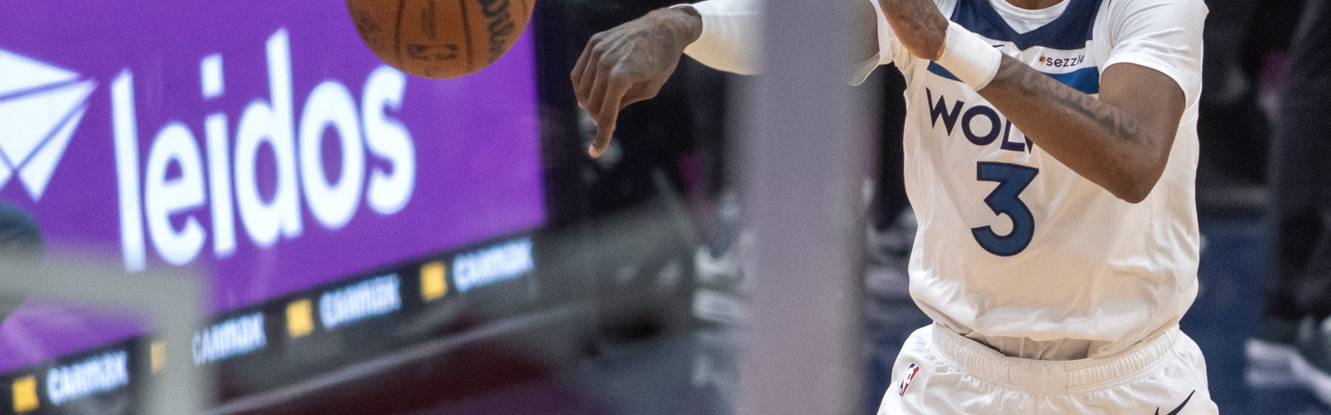 开云体育官方网址-根本顶不住！森林狼半场万箭齐发&amp;三分21中13 命中率高达61.9%