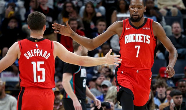 开云体育官方网址-17分大胜！火媒：近期最佳胜利 KD延续最佳阵赛季 申京默默砍两双