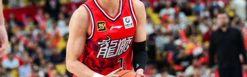 开云体育网页版入口-突发！郭艾伦突破左膝受伤痛苦倒地翻滚 被担架车给推下场