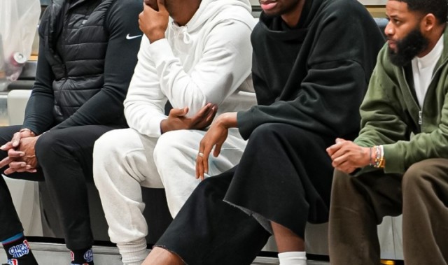 开云体育官方网址-亚历山大与保罗现场助阵CP4篮球赛