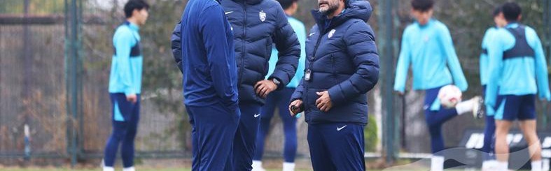 开云体育官方网址-三镇主帅打造三叉戟！两大神锋共480万欧，小将破门 2-2平海港B队