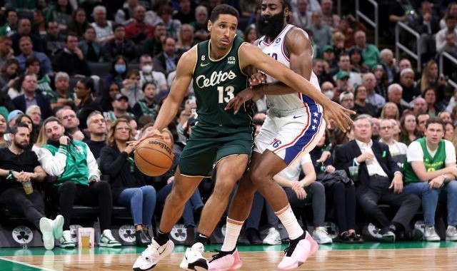 开云体育官方网址-新赛季东部群雄逐鹿 谁带来了惊喜 谁带来了失望？