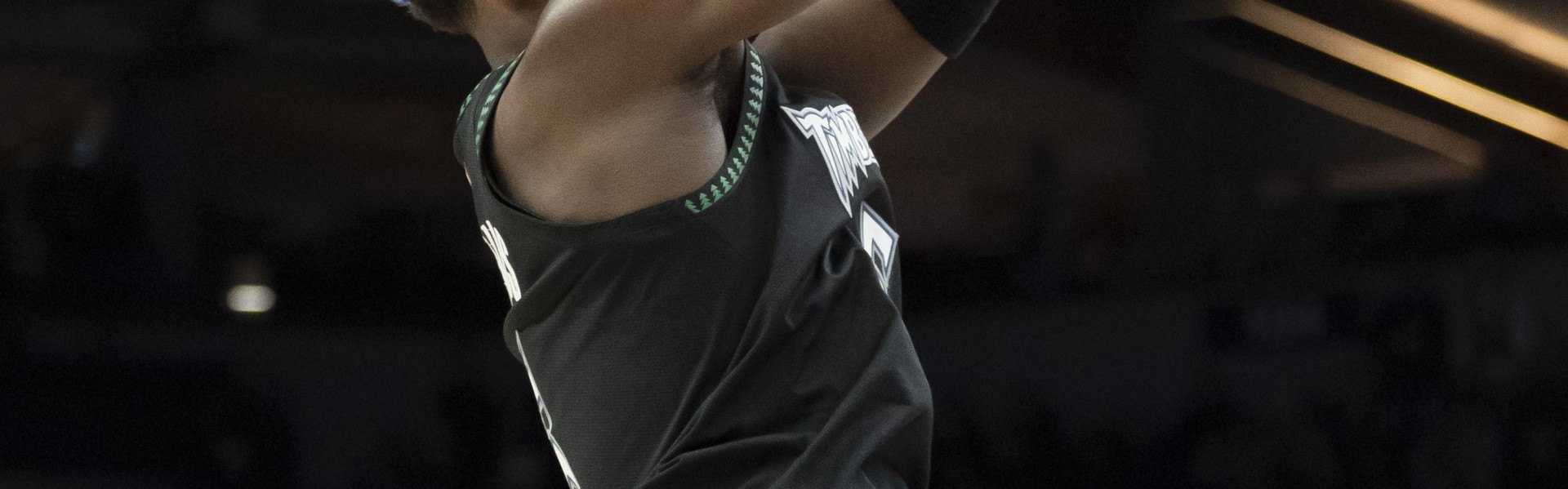 开云体育官方网-爱德华兹本赛季第9次砍下40+ 追平东契奇 并列联盟第一