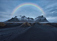 巨大失误！胜利门将远距离出击被断球，奎尼奥内斯轻松破空门